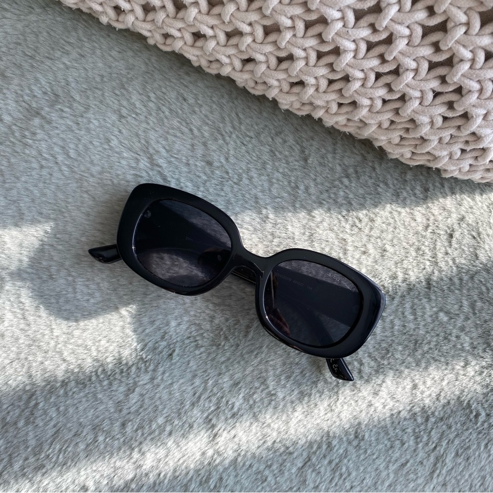 Limited Edition STEVE MADDEN trendy sunglasses